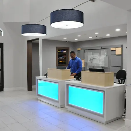Holiday Inn Express & Suites - Lake Forest By Ihg-2