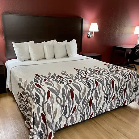 Red Roof Inn Sandusky - Milan-2
