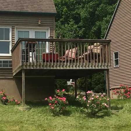 Spruce Hill Inn & Cottages-3