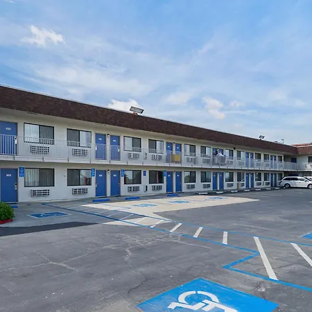 Motel 6 Lost Hills Ca-3