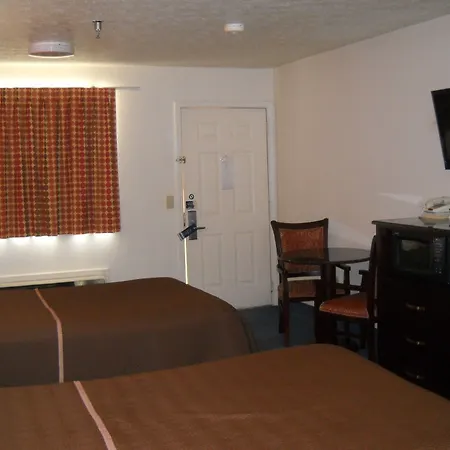 Travelodge By Wyndham Parkersburg-2
