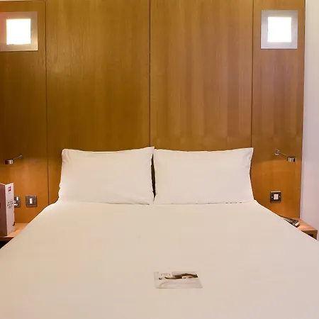 Ibis Swansea-3