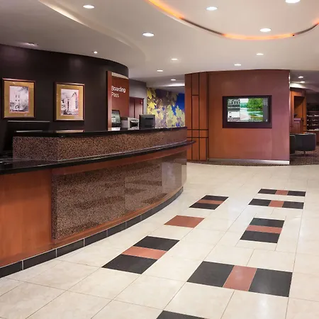 Courtyard By Marriott Columbia-3