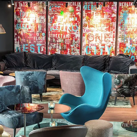 Motel One Berlin Mitte-3