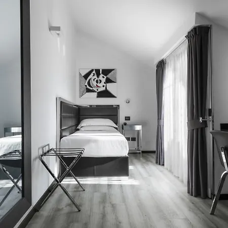 LHP Hotel Napoleon-2
