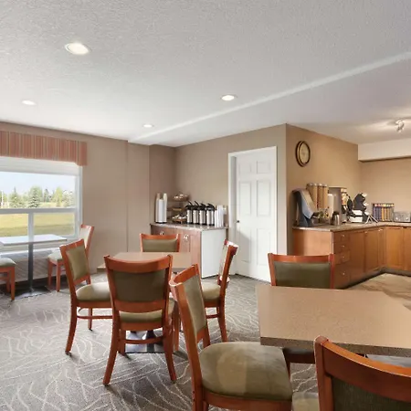 Days Inn & Suites By Wyndham Cochrane-2