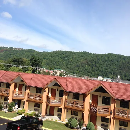Super 8 By Wyndham Downtown Gatlinburg At Convention Center-3