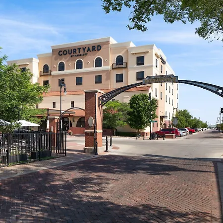 Courtyard By Marriott Wichita At Old Town-3