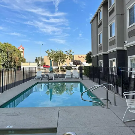La Quinta By Wyndham Tulare-3
