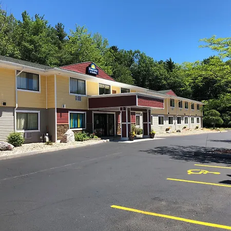 Days Inn & Suites By Wyndham Stevens Point-3