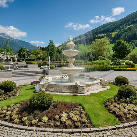 Alpenpalace Luxury Hideaway & Spa Retreat-3