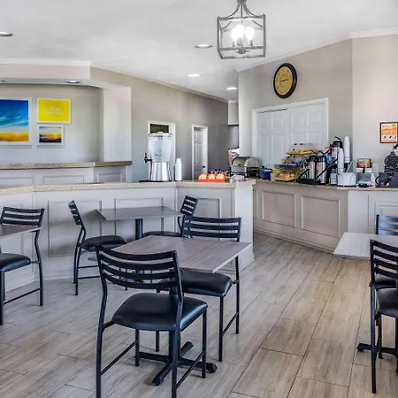 Days Inn & Suites By Wyndham Huntsville-2