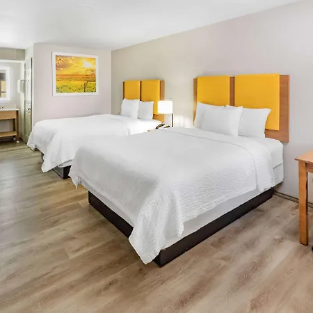 Days Inn & Suites By Wyndham Huntsville-3