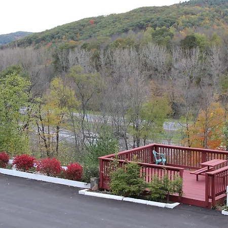 Berkshire Travel Lodge-3