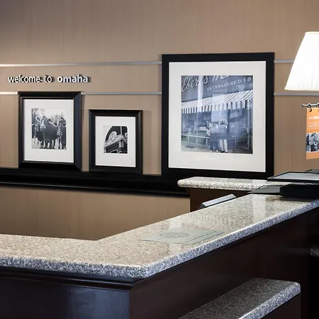 Hampton Inn & Suites Omaha-Downtown-3