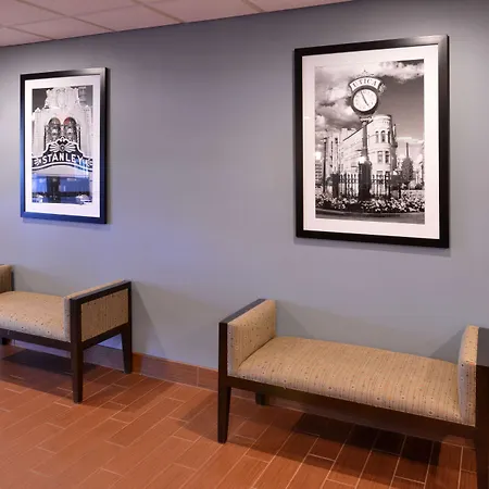 Hampton Inn Utica-3