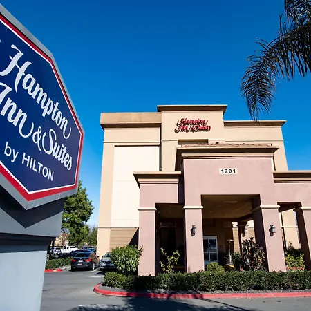 Hampton Inn & Suites Pittsburg-2