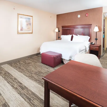 Hampton Inn & Suites Greensburg-2