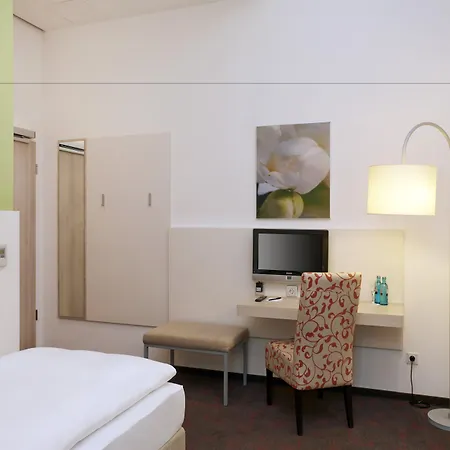 H+ Hotel München-3
