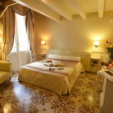 Suite Hotel Santa Chiara-3