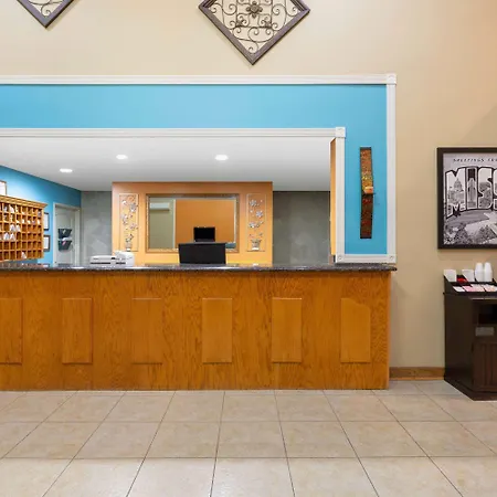 Super 8 By Wyndham Lake Of The Ozarks-2