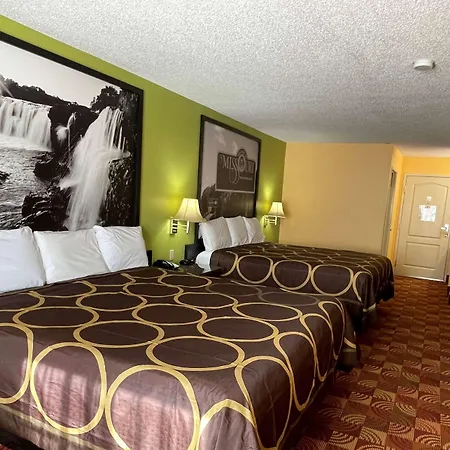 Super 8 By Wyndham Lake Of The Ozarks-3