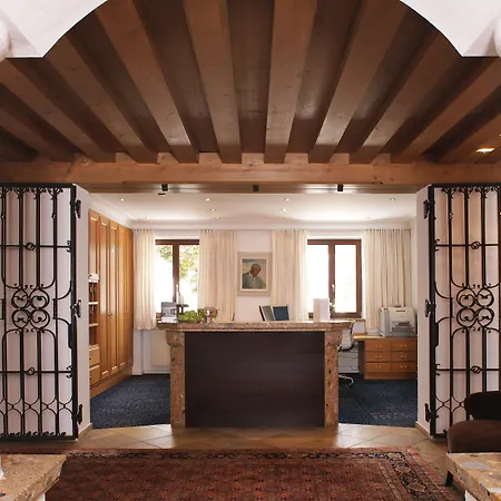 Hinterwies – Ski In / Lodge / Dine-3