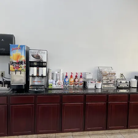 Super 8 By Wyndham Cedar Falls-2