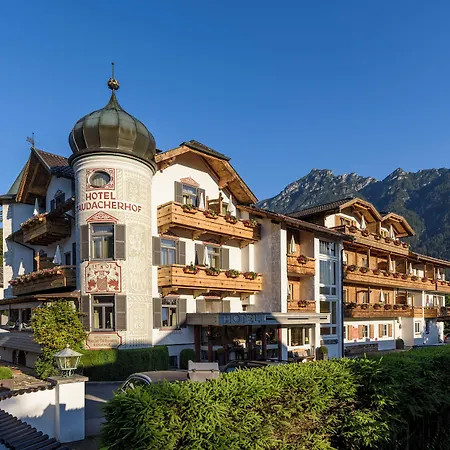 Staudacherhof In Garmisch-Partenkirchen I Blick Aufs Zugspitzmassiv I Einzigartige Bayurvida Kueche-3