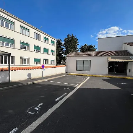 Brit Hotel du Parc Niort-3