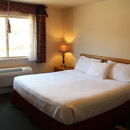 Lake Country Inn-2
