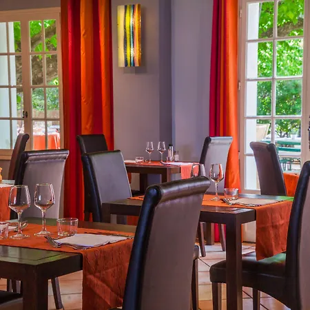 Le Petit Manoir Logis-2