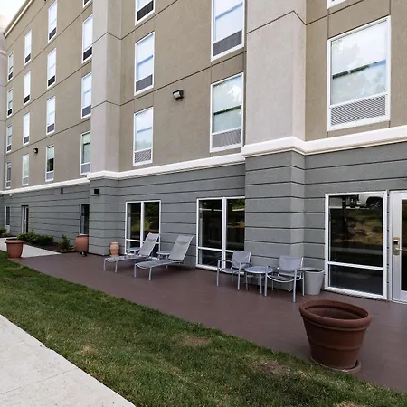 Hampton Inn & Suites Greensboro/Coliseum Area-3