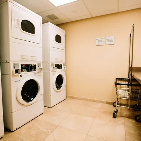 Hampton Inn & Suites Minot-2