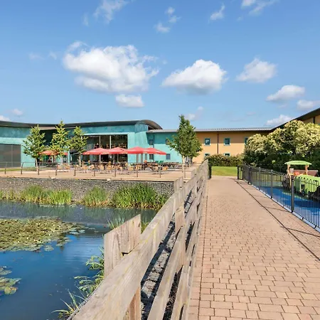 Ramada By Wyndham Cobham-2