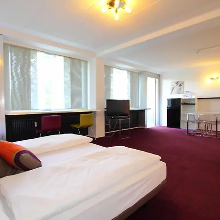 College Garden Hotel-3