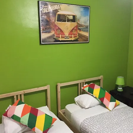 Hostal The Monkey Room-3