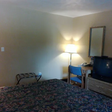 Colonial Inn Mercer-Grove City-3