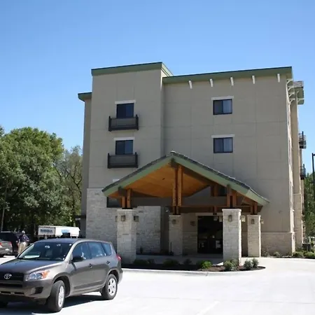 Parkwood Inn & Suites-3