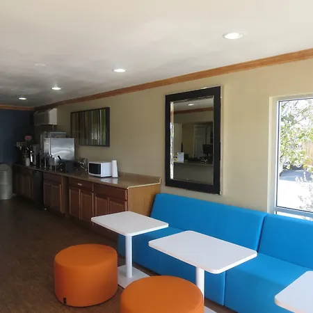 Howard Johnson By Wyndham Odessa Tx-3