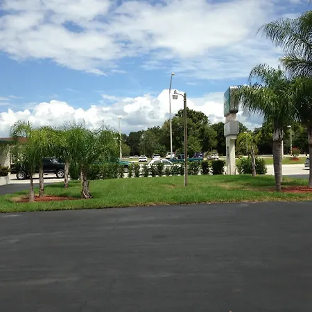 Economy Inn Okeechobee-3