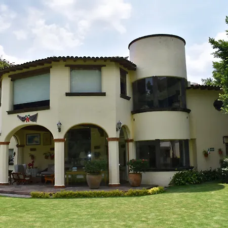 Casa Bugambilia, Un Pequeño Hotel en Tepoztlán-3