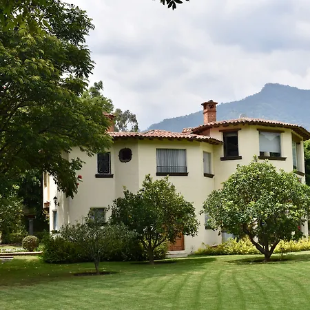 Casa Bugambilia, Un Pequeño Hotel en Tepoztlán-2