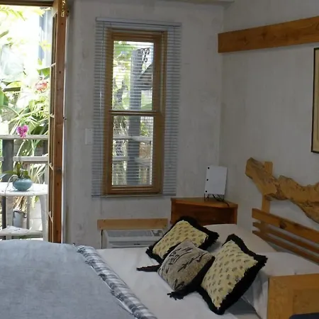 Les Artistes Inn-3