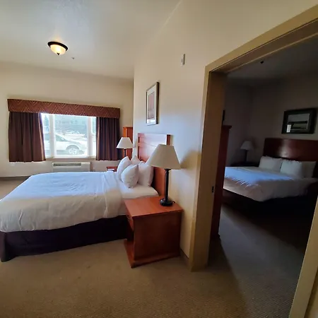 Clarion Hotel & Suites Williston-3