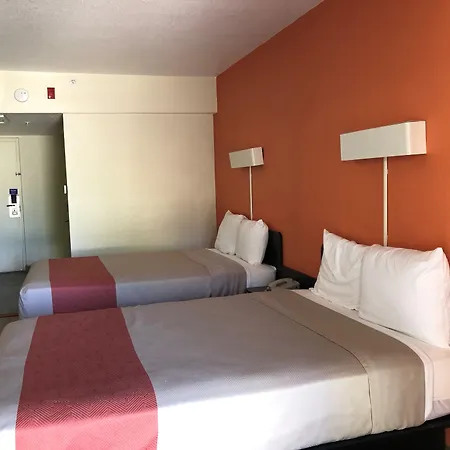 Days Inn By Wyndham Brawley-3