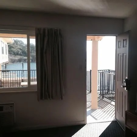 Lake Marina Inn-2