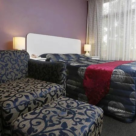 Silver Oaks Motel-2