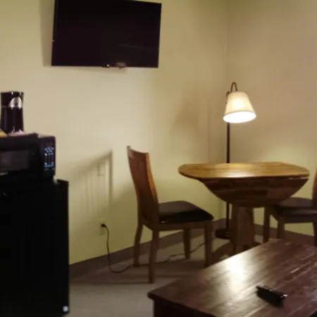 Quality Inn & Suites Warren-3