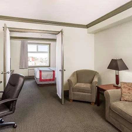 Ramada By Wyndham Hinton-2
